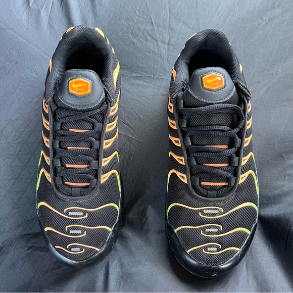 NIKE AIR MAX PLUS BLACK VOLT TOTAL ORANGE 2018 SZ 7Y 655020-084 - Picture 5 of 6
